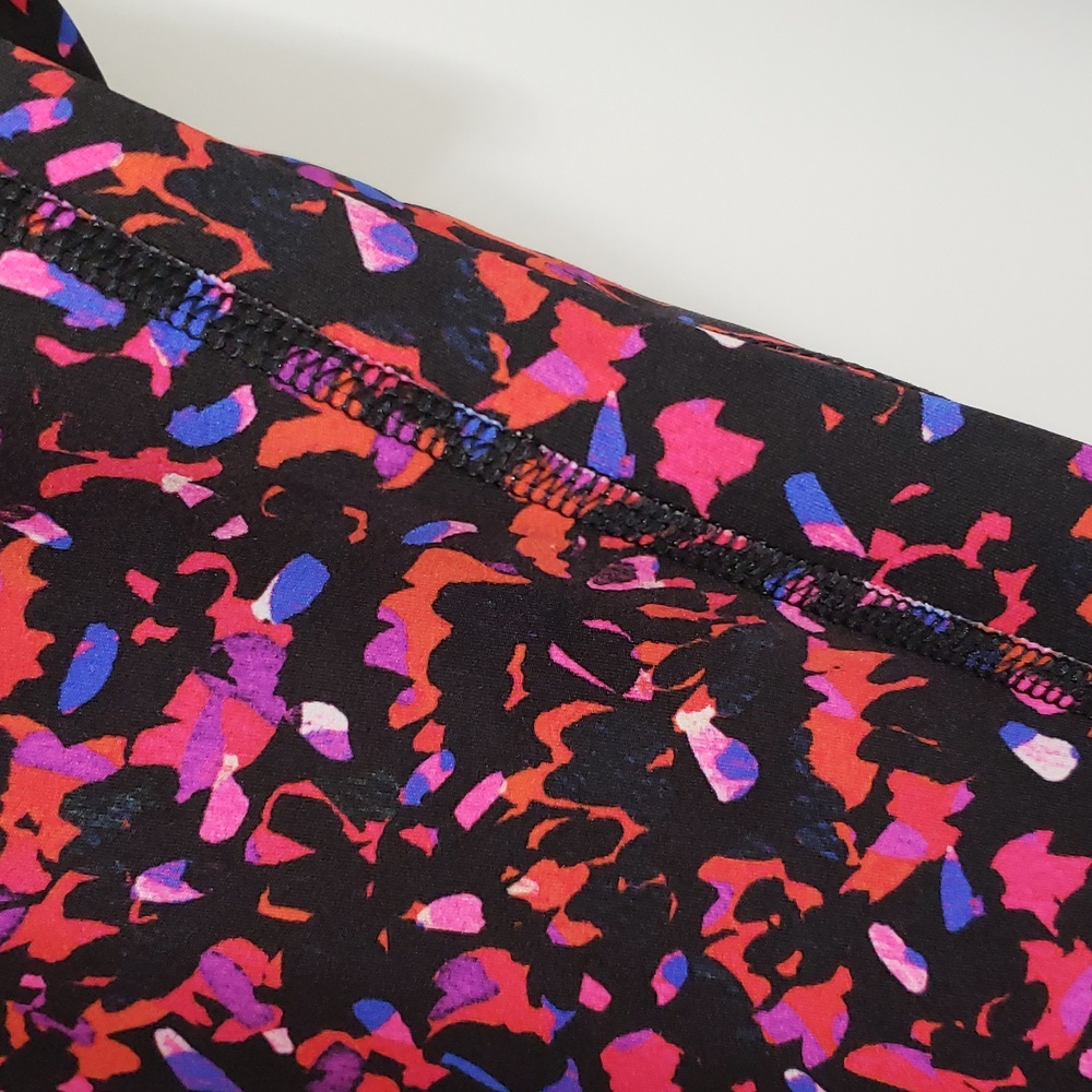 Lou & Grey Colorful Patterned Form Leggings - Picture 2 of 10